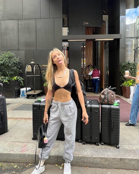 Charly Jordan naked actress picture