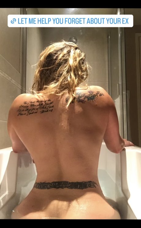 Hollie Mulvihill_ naked model photos