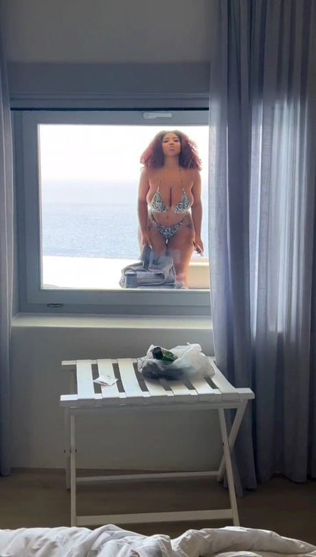 Shadee Monique top model pics