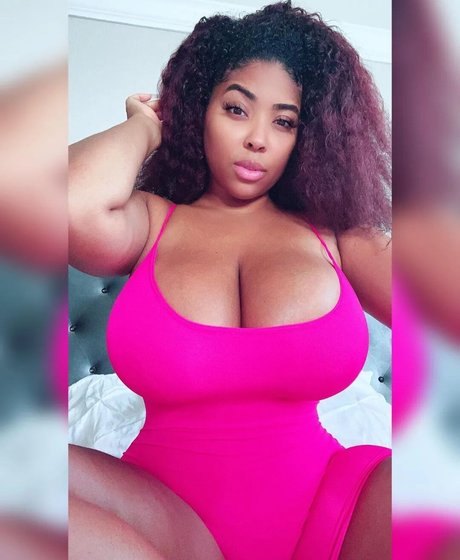 Shadee Monique naked pornstar photos