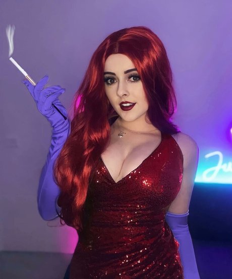 Juicyiris high quality actress photo