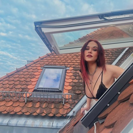 Taylor Upsahl_ erotic actress pictures