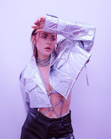 milf handjob onlyfans nude galleries