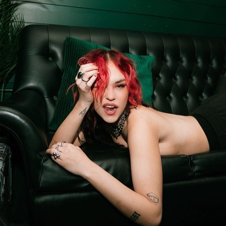 Taylor Upsahl_ model nude image