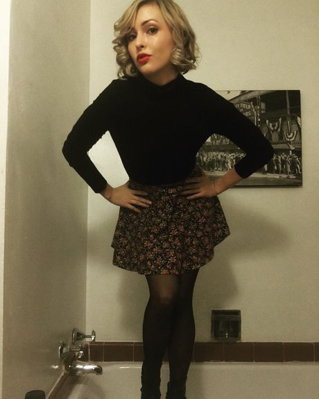 Karina Pennett erotic star img