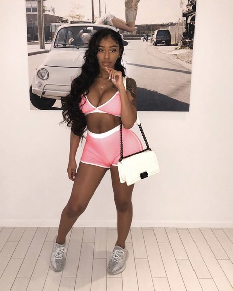 Ashley Burgos model image