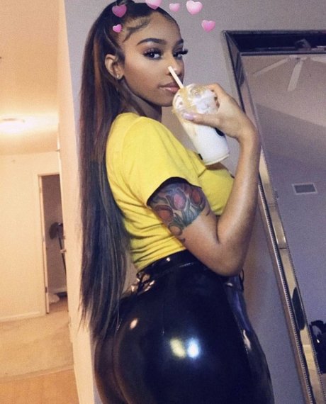 Ashley Burgos star nude picture