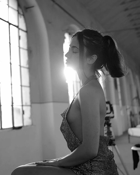 Lucrelisa_ erotic model photo