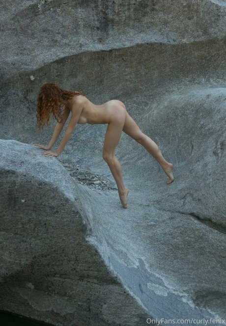 Curly Phoenix star sexy pictures