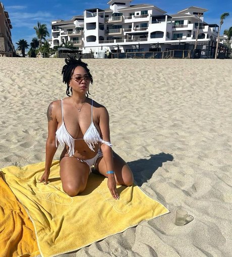 God Beth hd actress photo