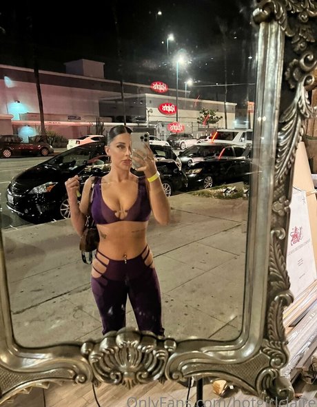 Submissive Skylar erotic star img