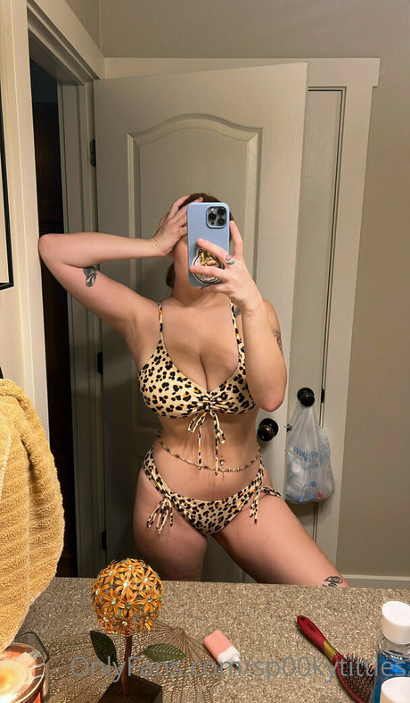 female popular onlyfans naked pics