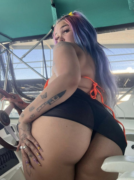 thick girls onlyfans nudes images