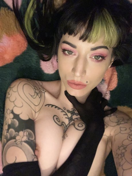 Miss Fernandez pretty model picture