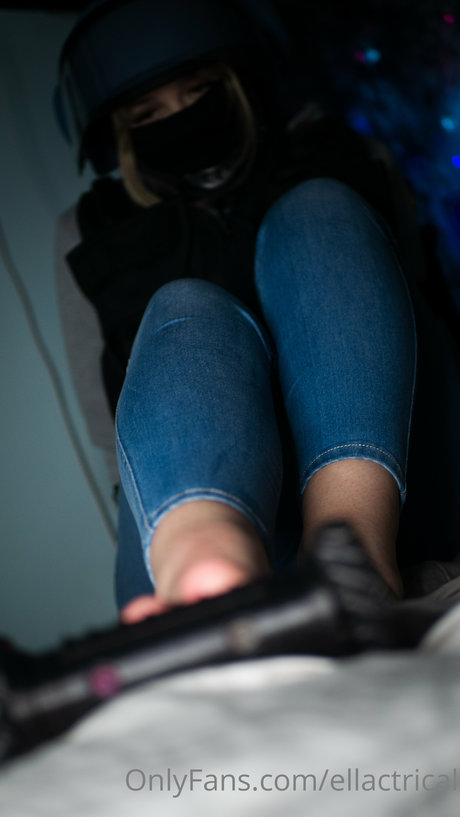 Ellactrical sexy star pictures