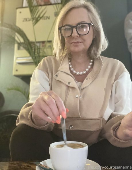 CourtesanAnna sex model archive