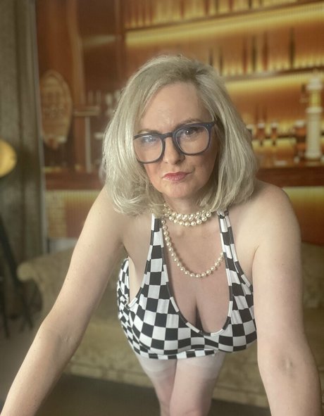 CourtesanAnna high quality actress image