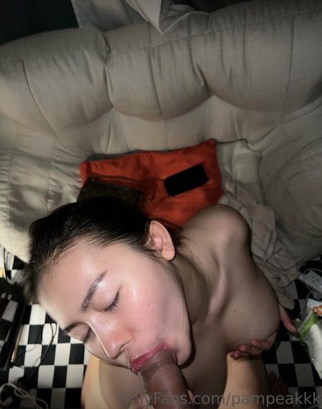 Pampeakkk exclusive model photo