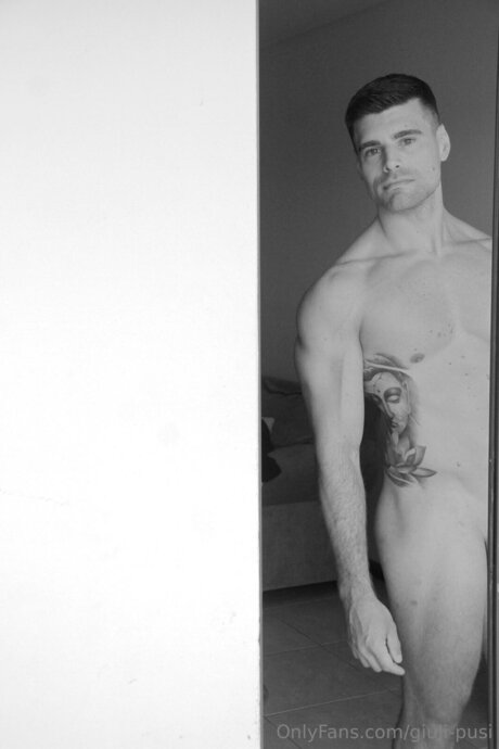 Chulo95 adult model image