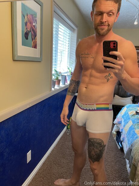 Daxx James nude star image