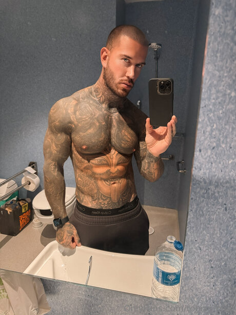 Tobias Bleu top pornstar pics