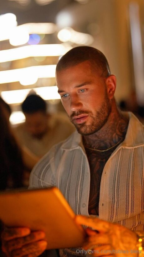 Tobias Bleu model nude images