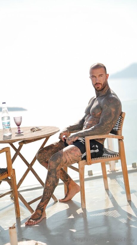 Tobias Bleu model nude images