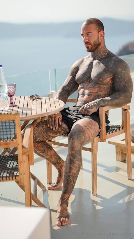 Tobias Bleu porn model pics