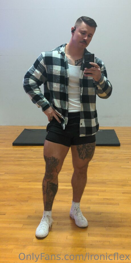 Ironicflex nude star photo