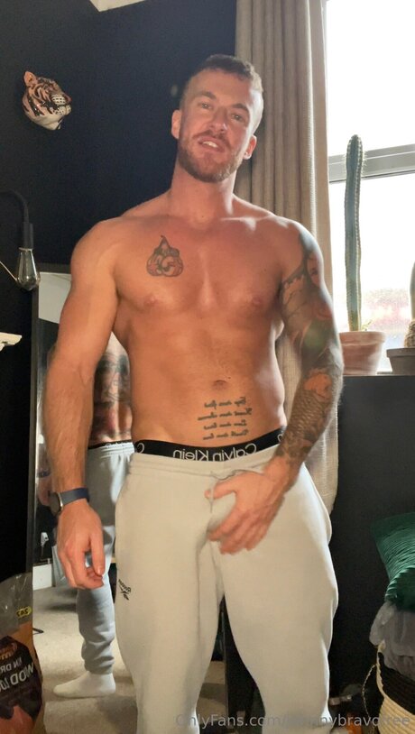 Johnnybravofree model exclusive pic