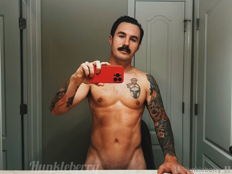 Im Your Hunkleberry nudes model pics