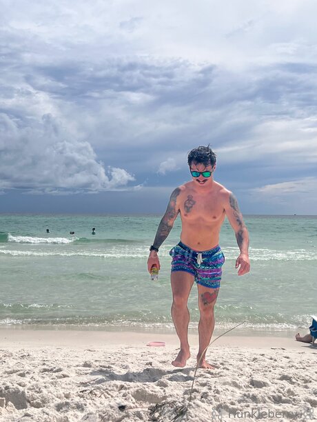 Im Your Hunkleberry top star pic