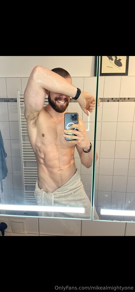 Mikealmightyone model hot pic