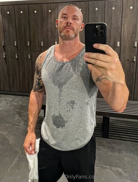 Anonymous D model erotic archive