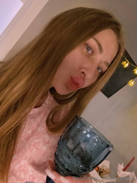 Lyly Peach pornographic star pictures