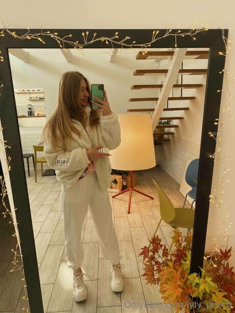 Lyly Peach top model galleries