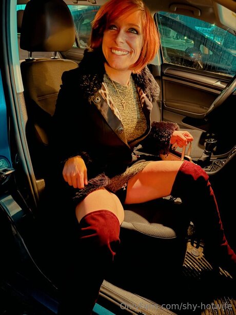 Shy Hotwife model nudes image