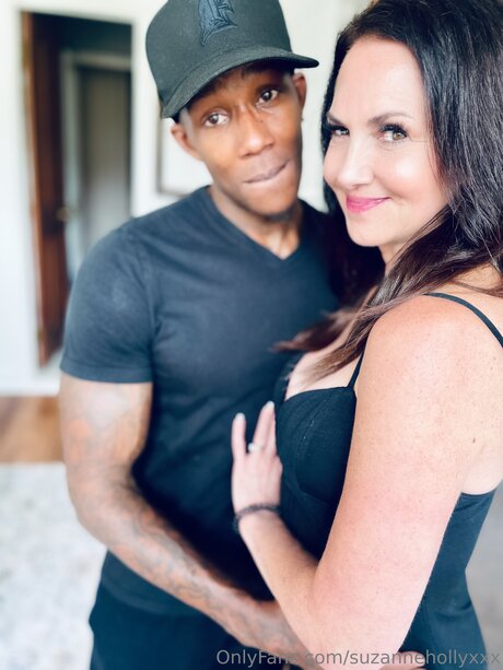 Suzannehollyxxx pornographic model pics