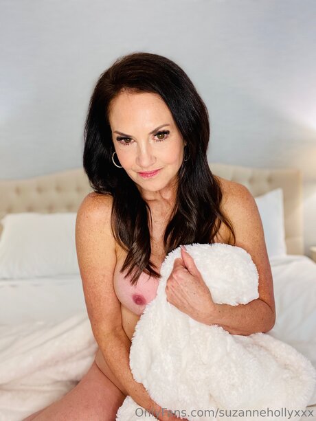 Suzannehollyxxx hot model archive