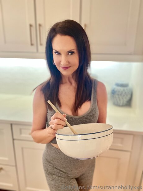 Suzannehollyxxx adult model photos