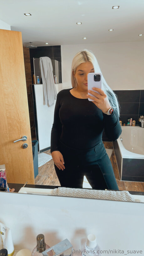 Nikita Suave model nude images