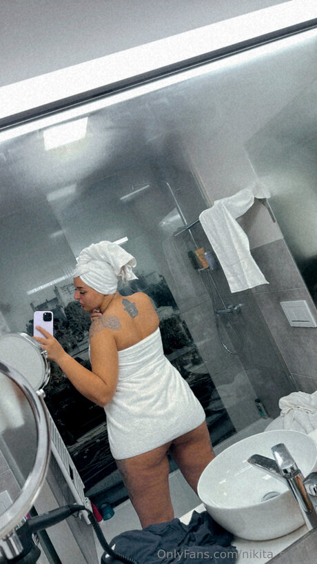 hairy legs onlyfans hot naked gallery