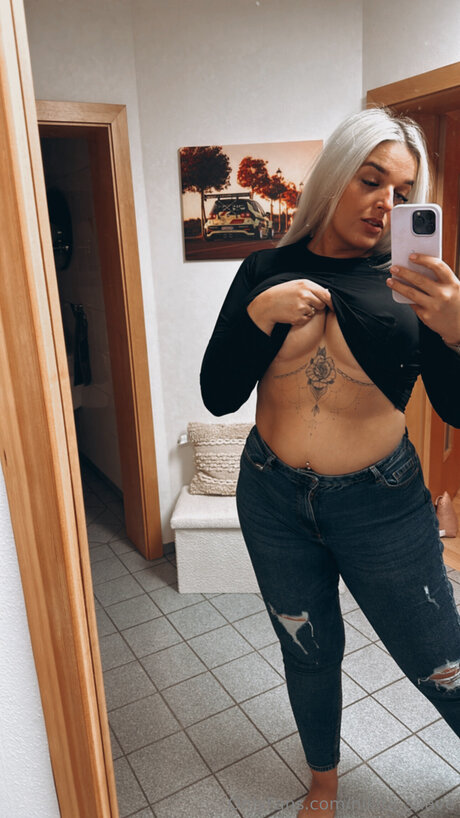 Nikita Suave model beautiful photo