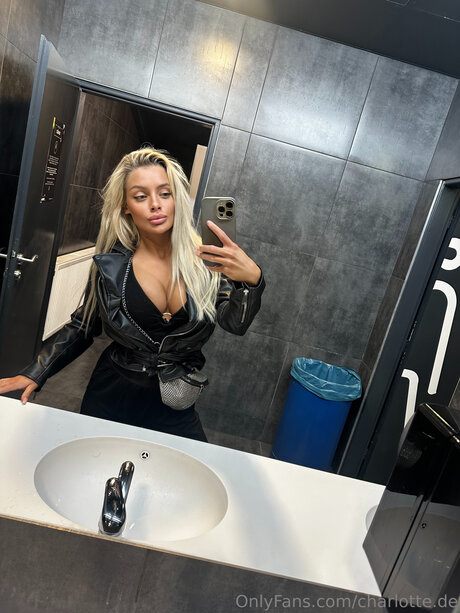 Charlotte De beautiful actress img