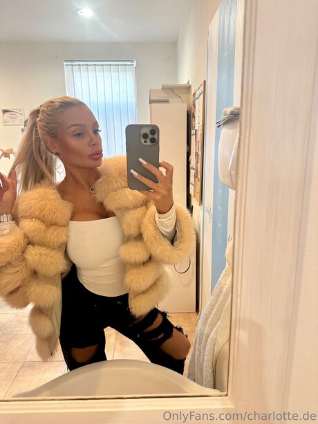 Charlotte De model pornographic galleries