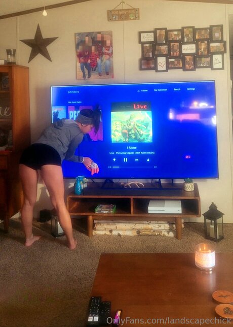 Landscapechick erotic model archive