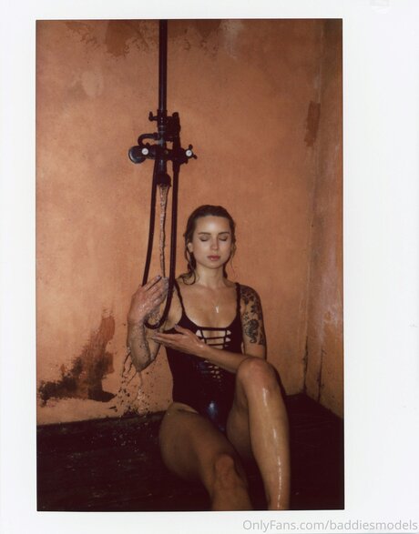 Deniseriversx star perfect img