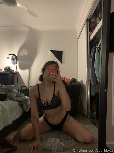 Yourbby23 erotic model photo