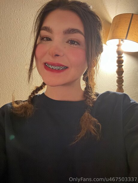 Skuishiiiposr model naked img