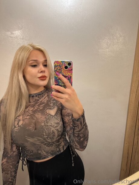 Julieschone free pornstar images